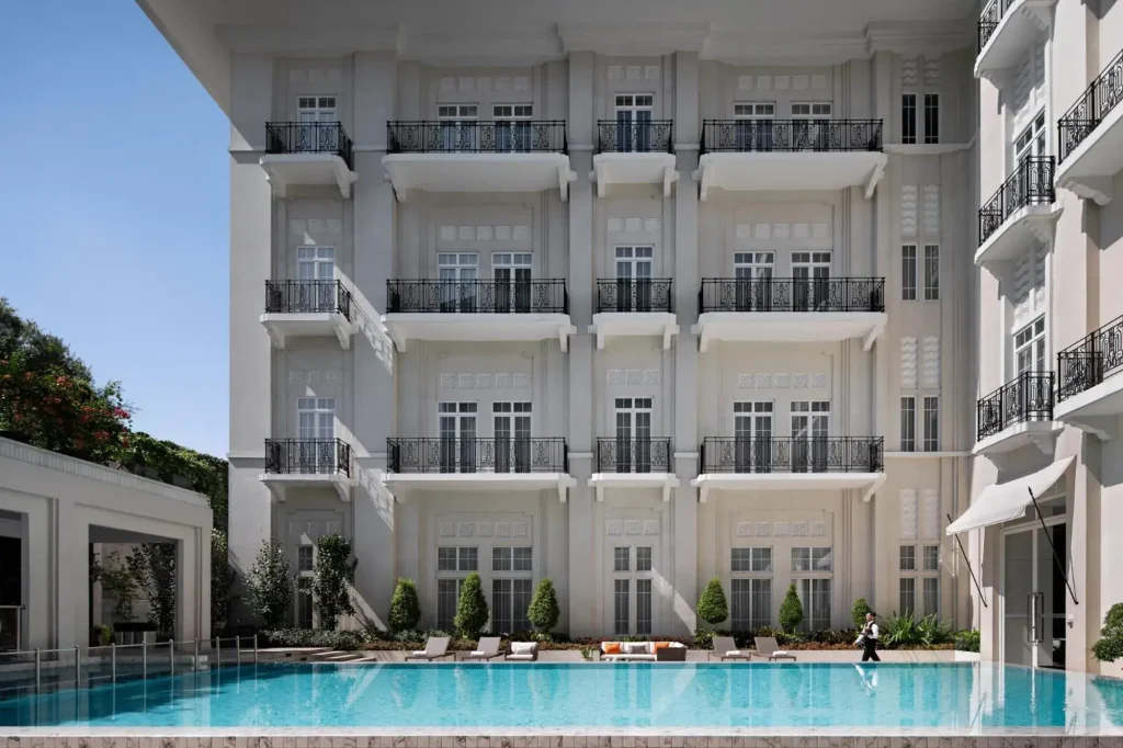 Grand Mansion Menteng - Exterior pool view